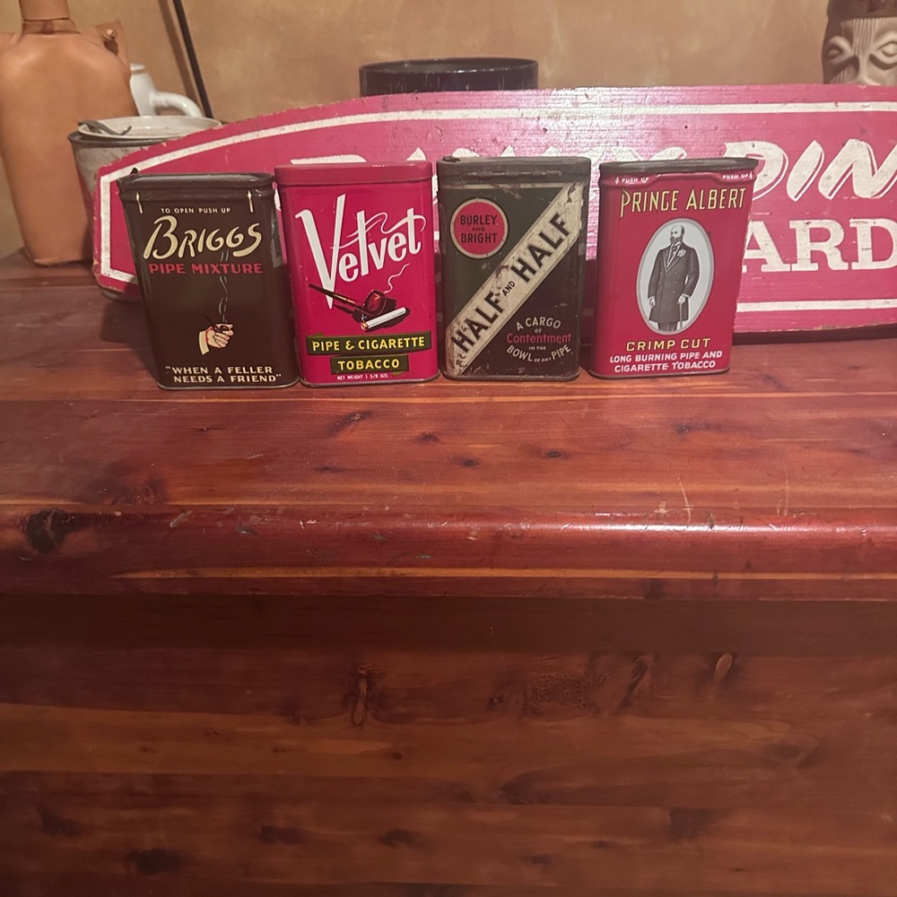 Cigar Tins with Vintage Designs